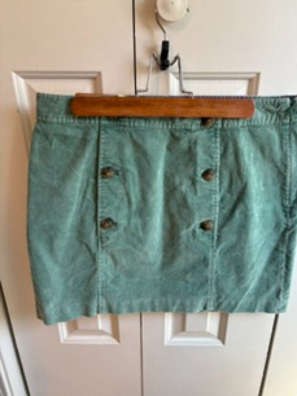 Vineyard Vines green corduroy skirt size 8